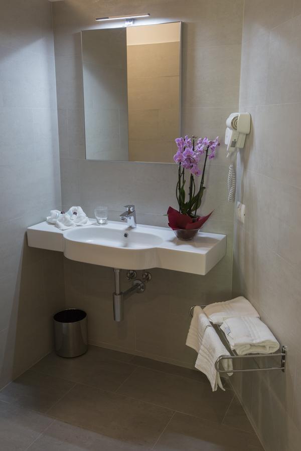 Alma Living Hotel- Al Girarrosto Venzone Eksteriør bilde