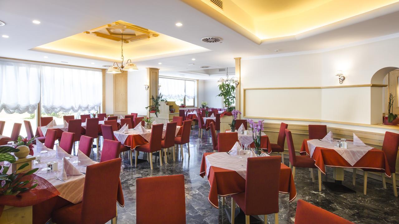Alma Living Hotel- Al Girarrosto Venzone Eksteriør bilde