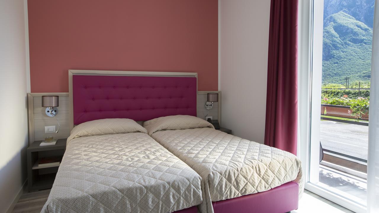 Alma Living Hotel- Al Girarrosto Venzone Eksteriør bilde